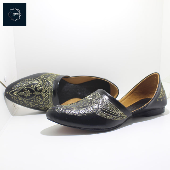Nagra shoes Embroidary - footmax (Store description)